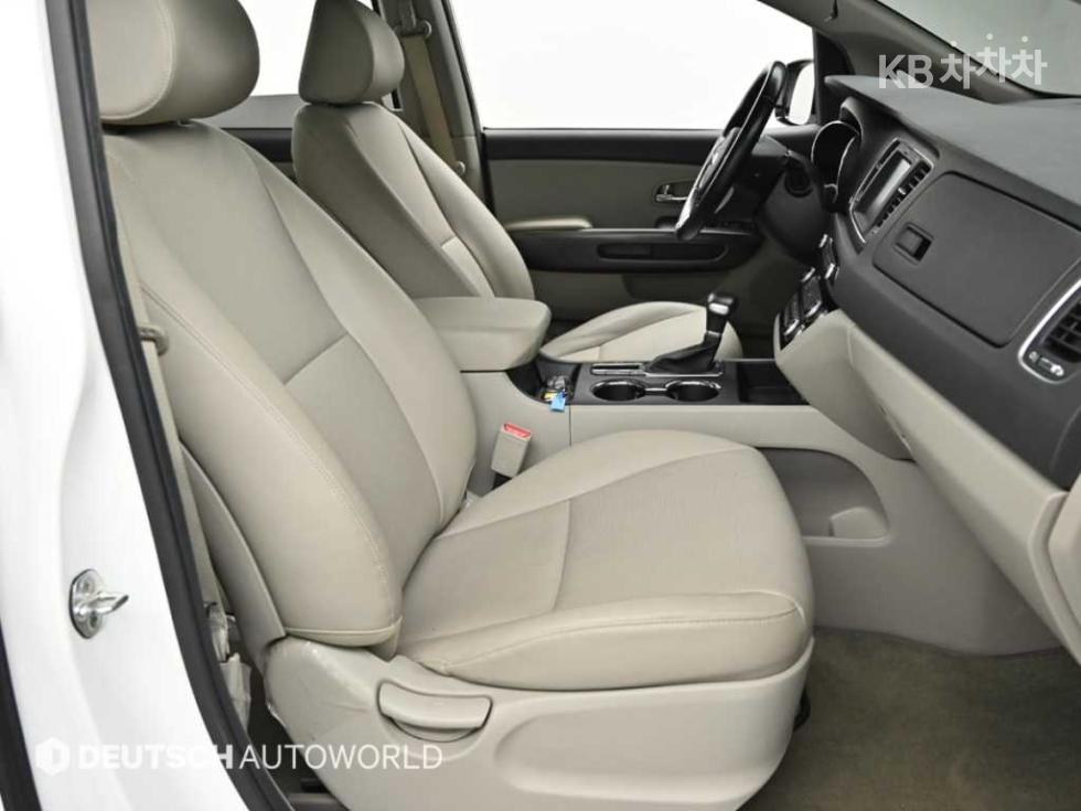Kia Carnival — miniaturë 10