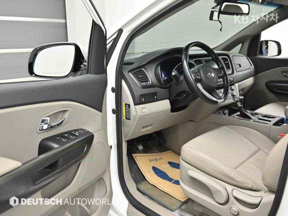 Kia Carnival — miniaturë 11