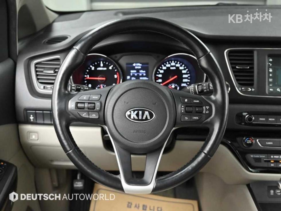 Kia Carnival — miniaturë 13