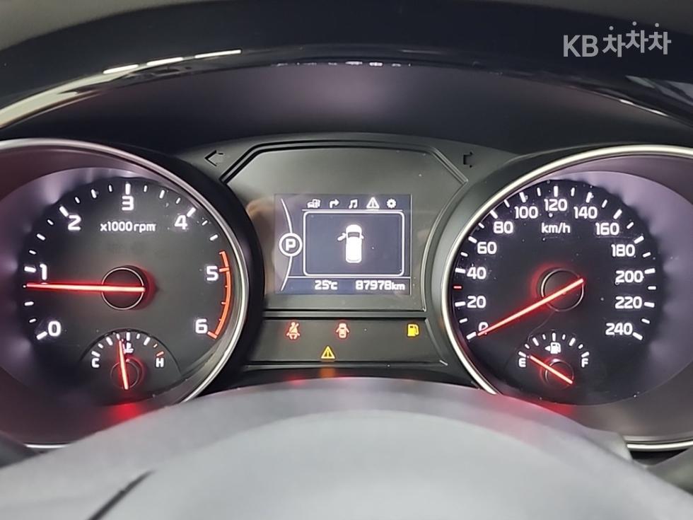Kia Carnival — miniaturë 6