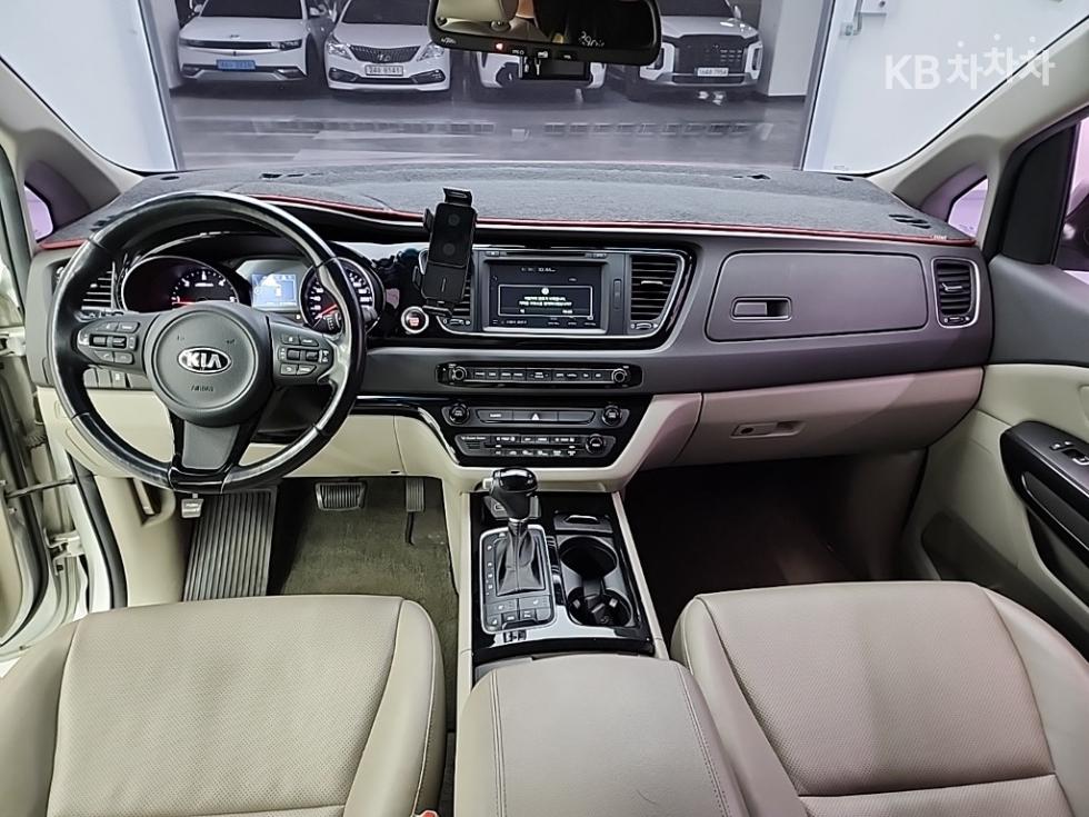 Kia Carnival — miniaturë 7