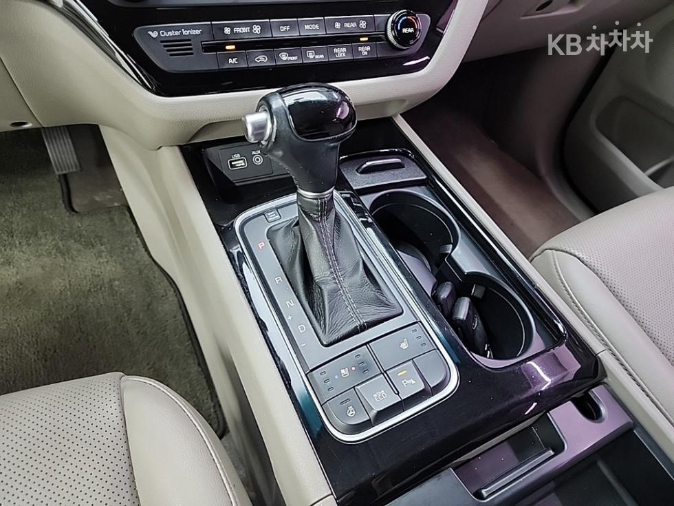 Kia Carnival — miniaturë 8