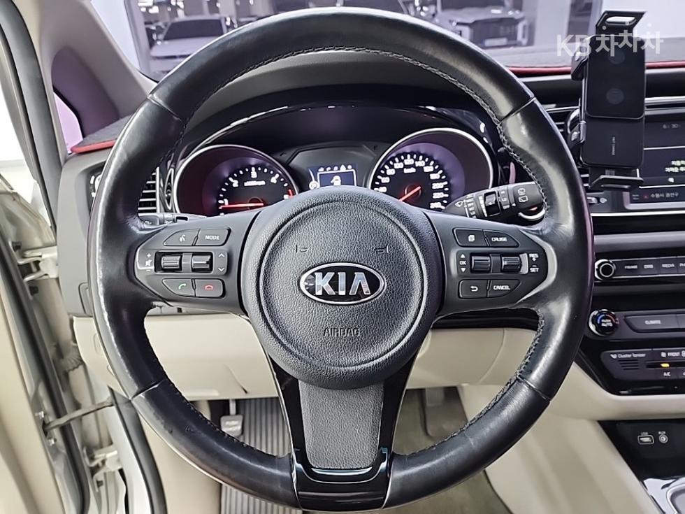 Kia Carnival — miniaturë 9