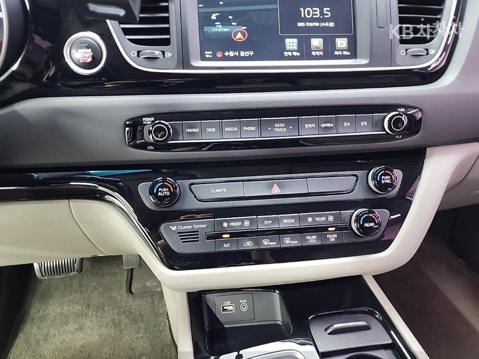 Kia Carnival — miniaturë 10