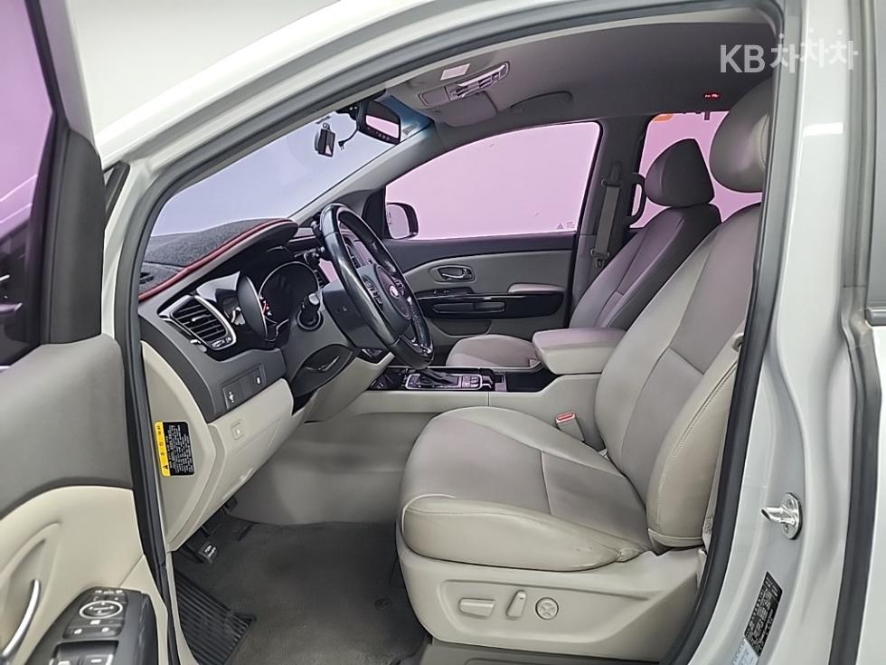 Kia Carnival — miniaturë 11