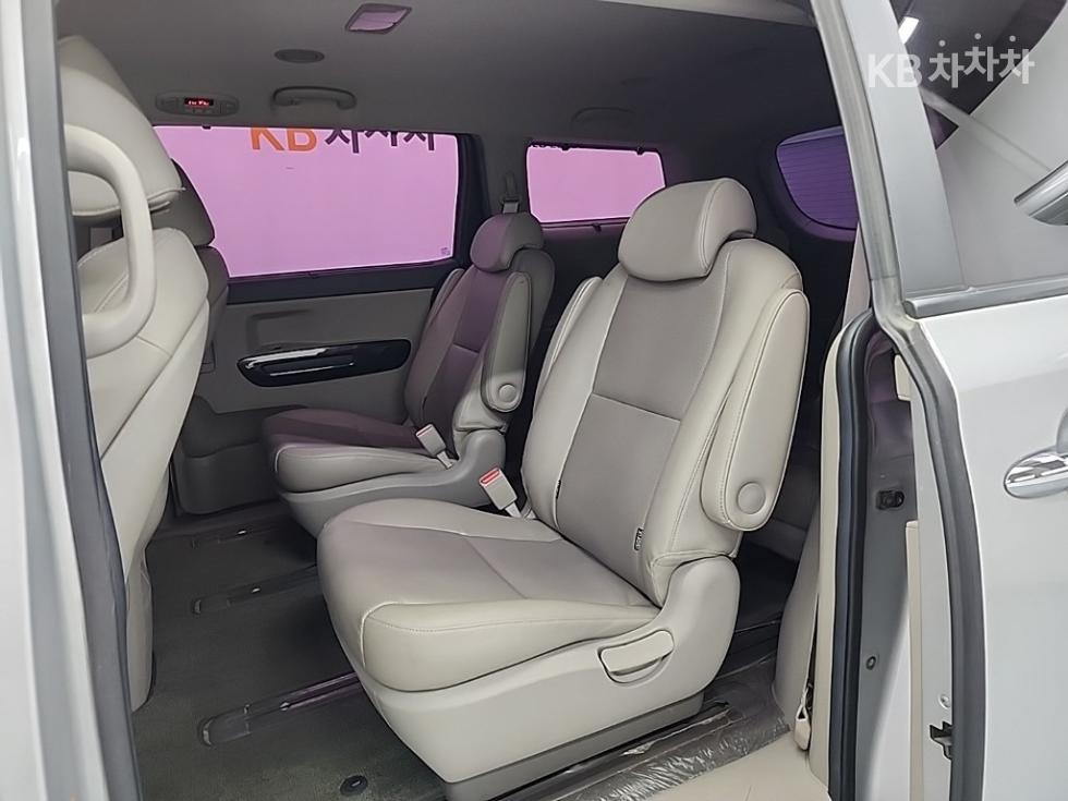 Kia Carnival — miniaturë 12