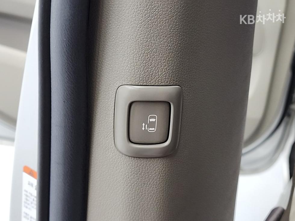 Kia Carnival — miniaturë 14