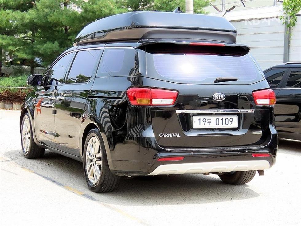 Kia Carnival — miniaturë 3