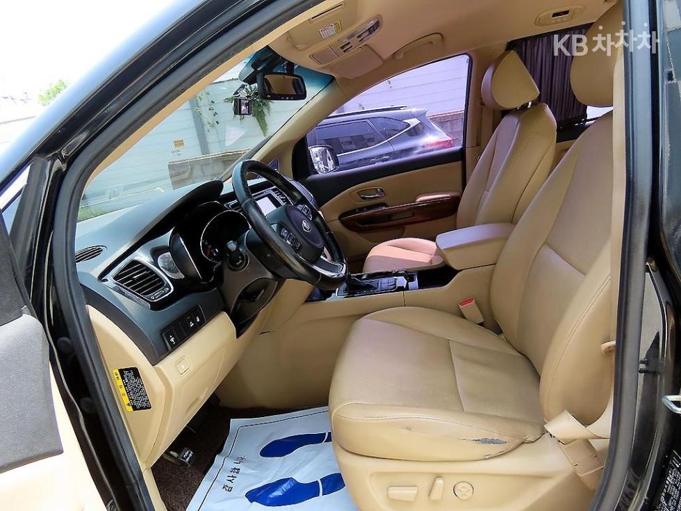 Kia Carnival — miniaturë 5