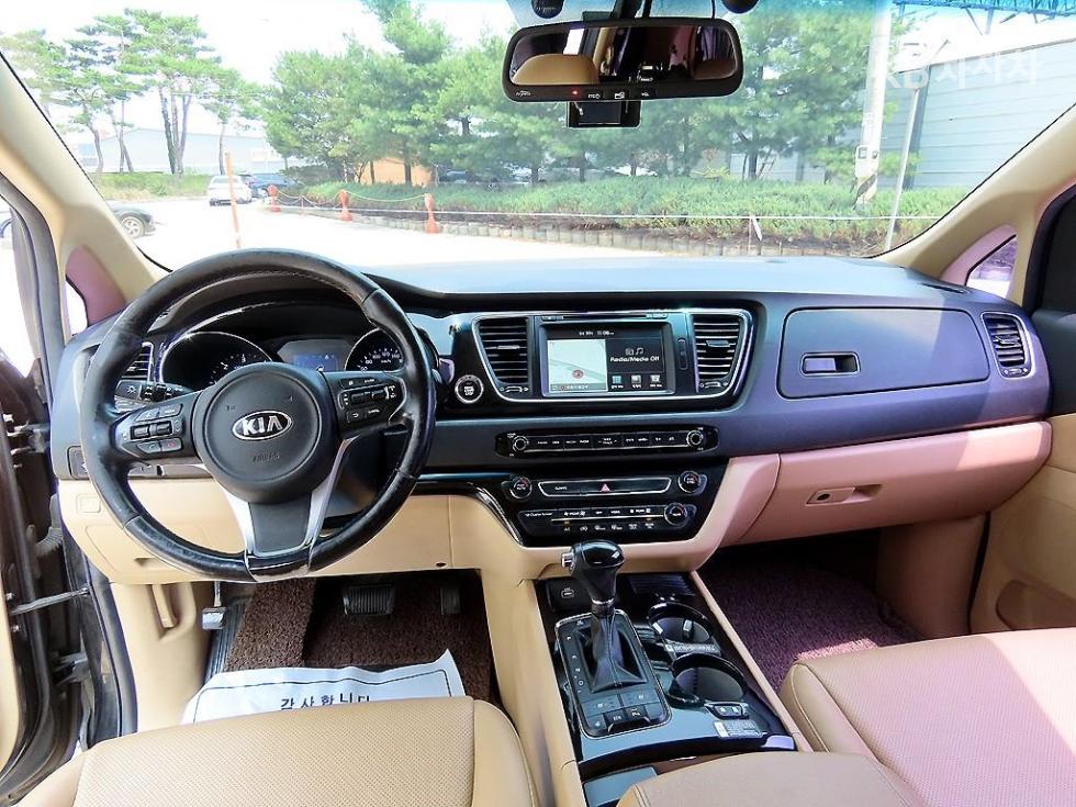 Kia Carnival — miniaturë 8