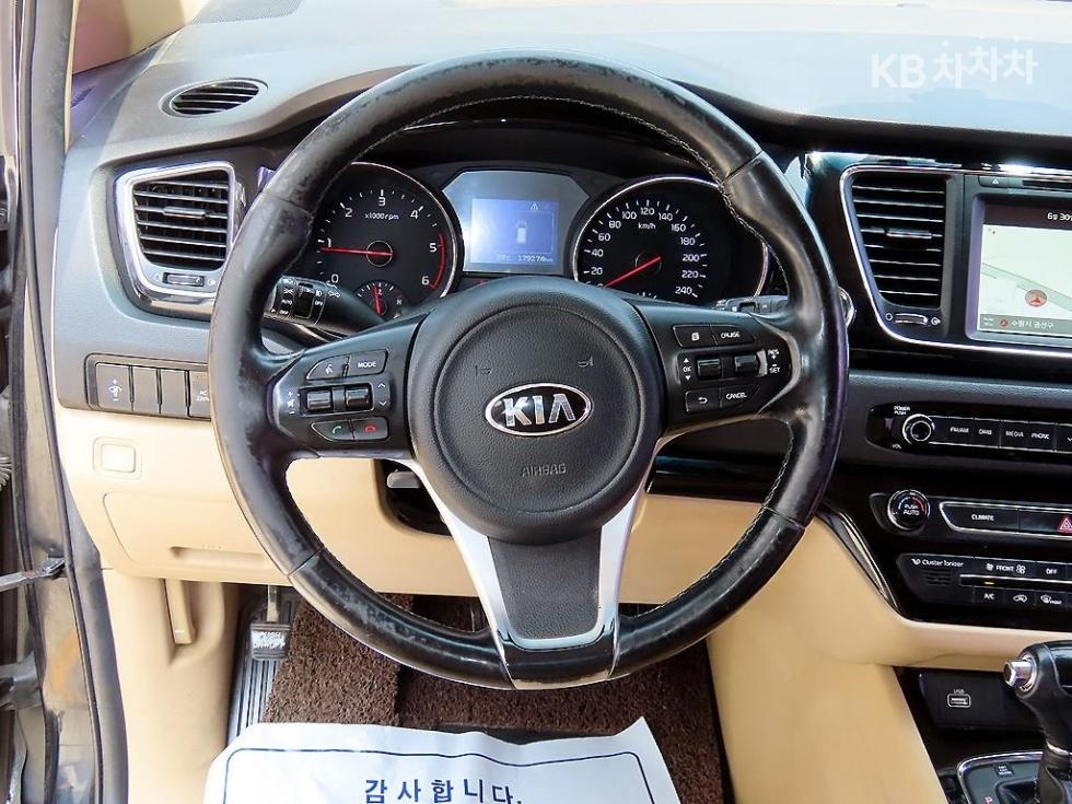 Kia Carnival — miniaturë 9