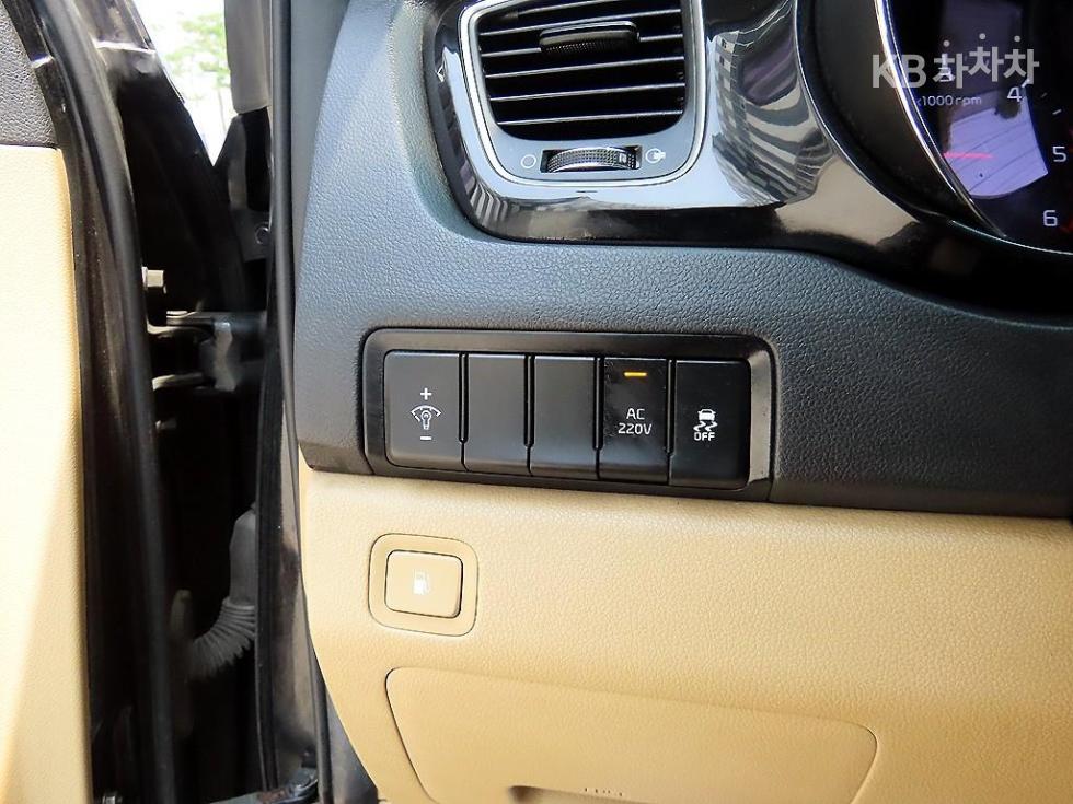 Kia Carnival — miniaturë 12