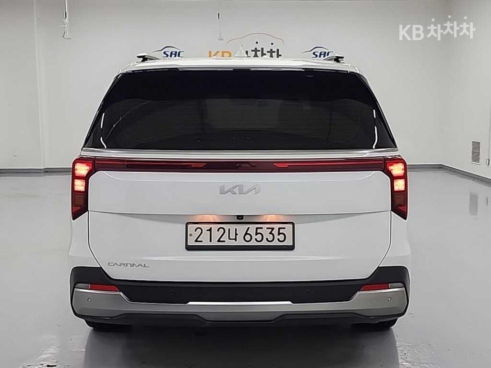 2023 Kia 4 photo