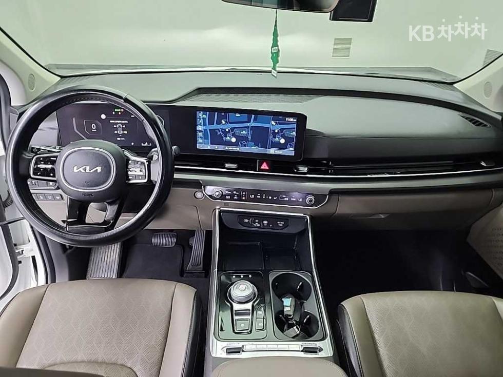 2023 Kia 4 photo