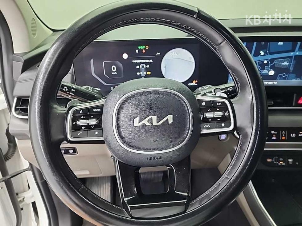 2023 Kia 4 photo