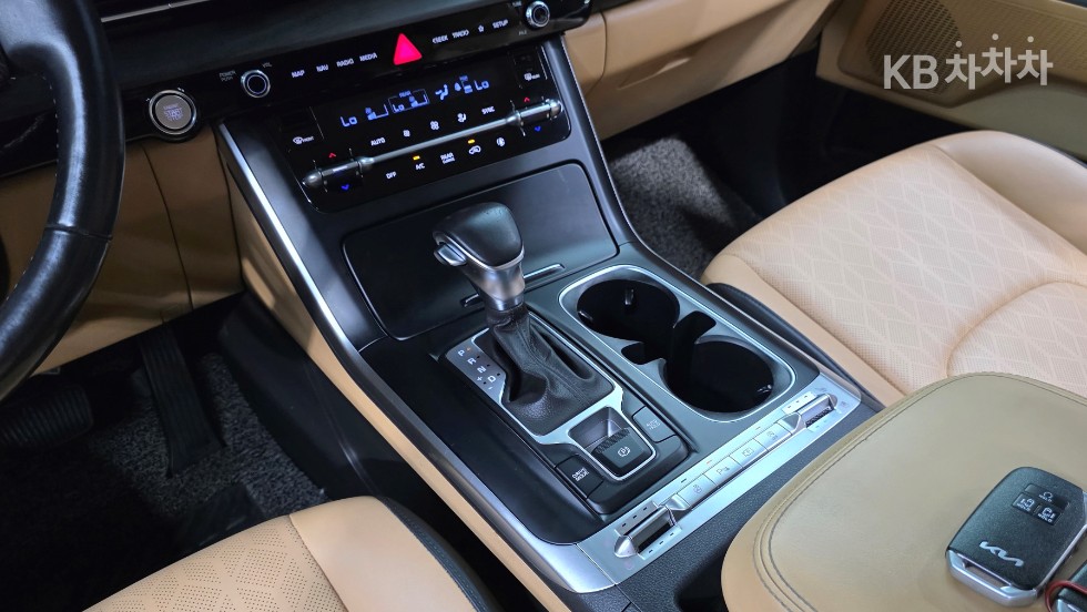 Kia Carnival — miniaturë 8