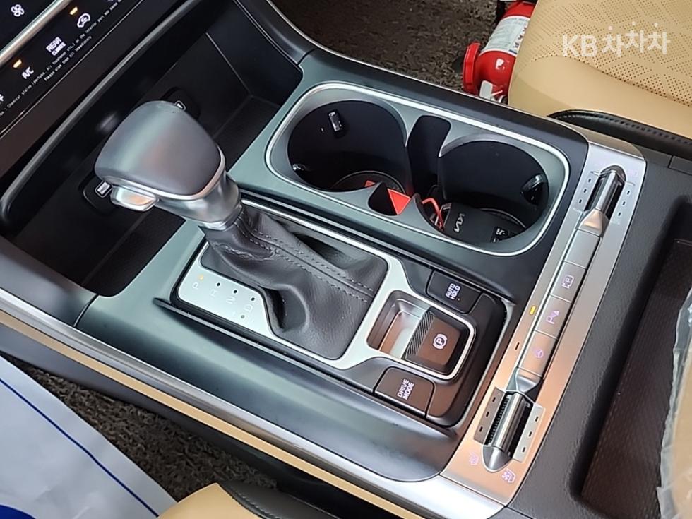 Kia Carnival — miniaturë 8