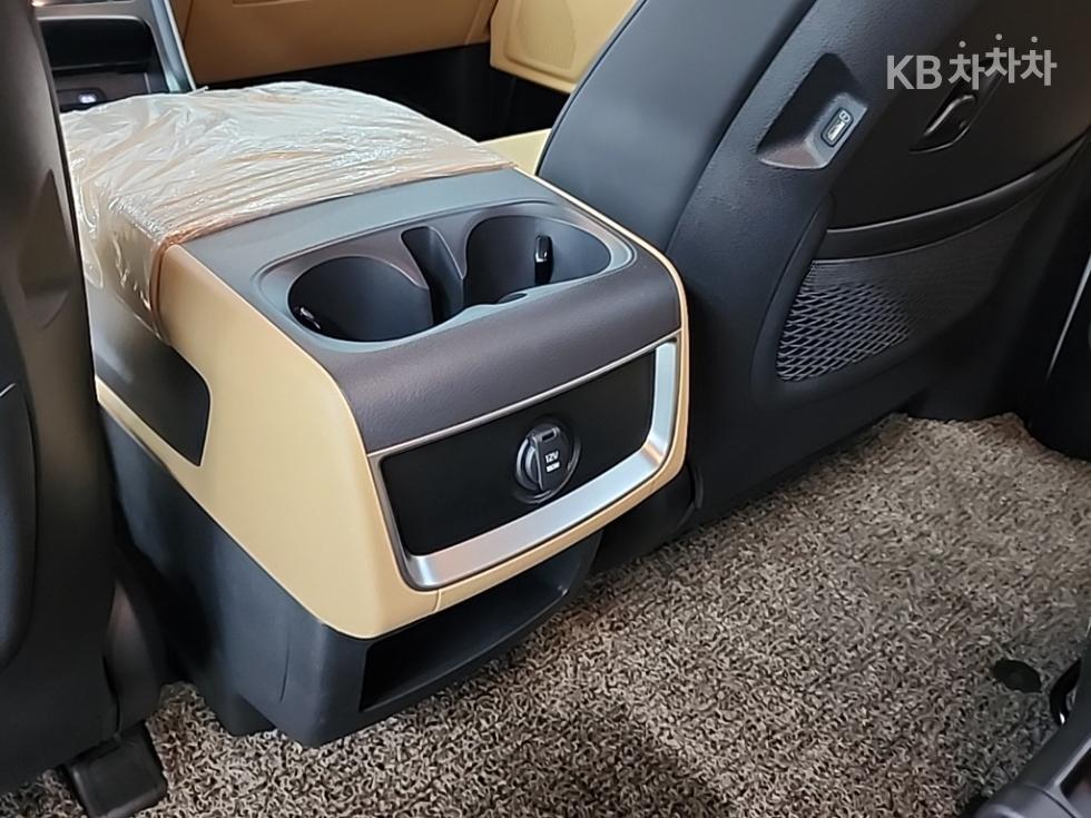 Kia Carnival — miniaturë 15