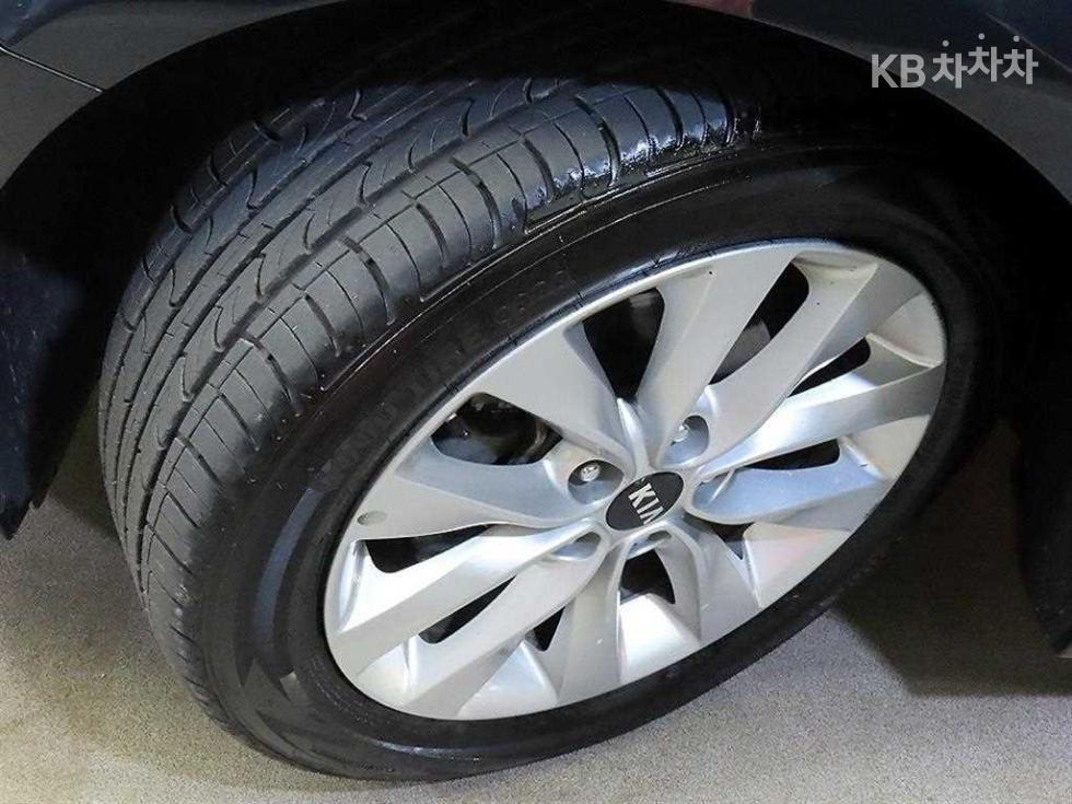 Kia K5 — miniaturë 20