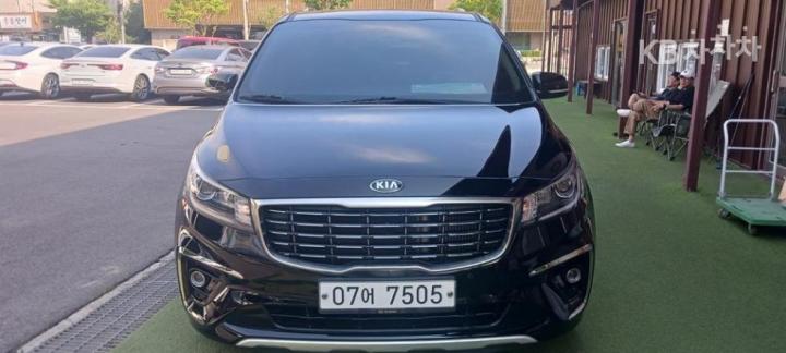 Kia Carnival 9인승 2.2 디젤 — foto 1