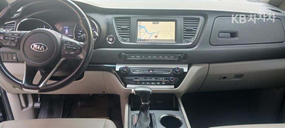 Kia Carnival — miniaturë 8