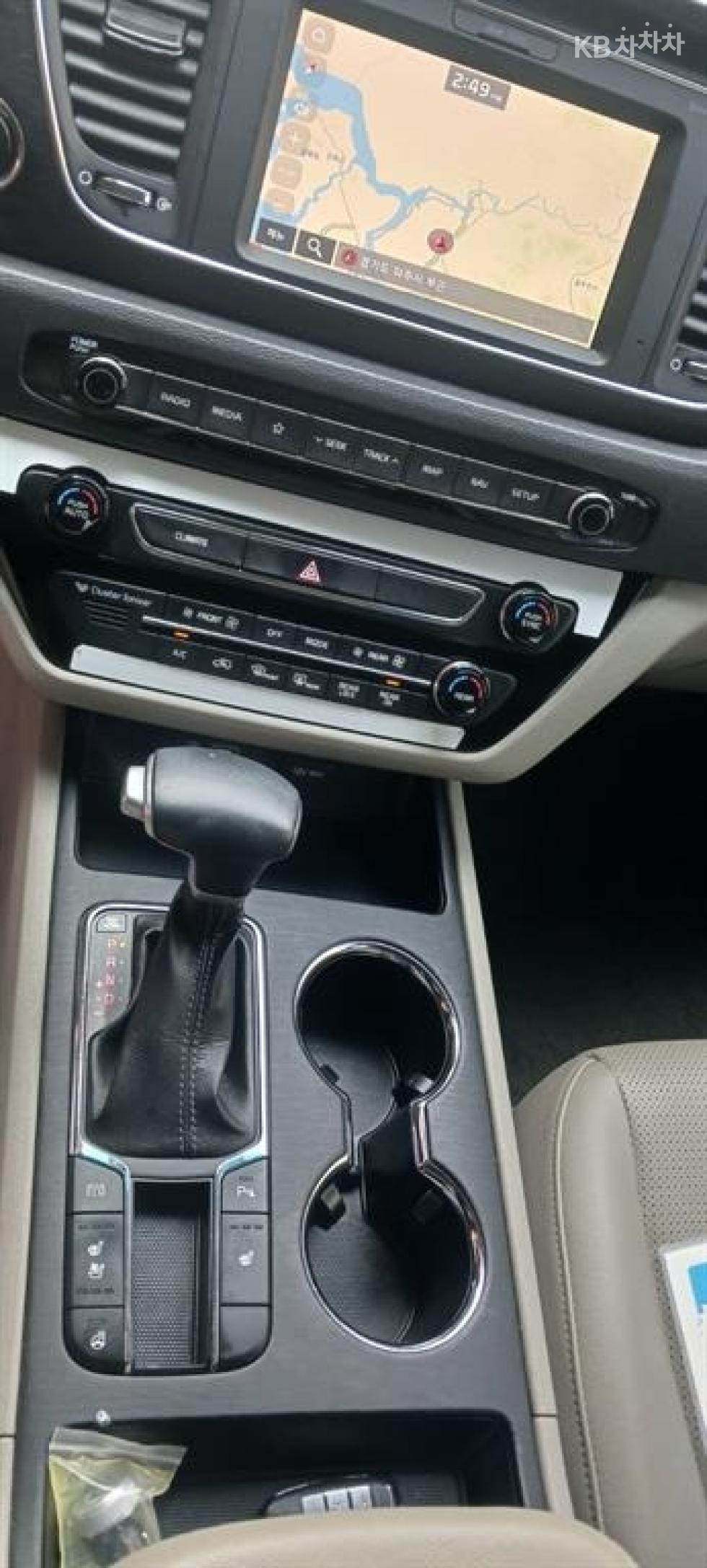 Kia Carnival — miniaturë 9