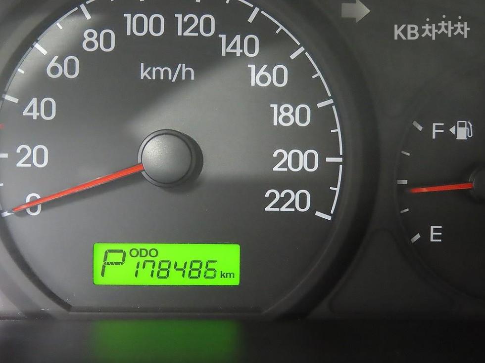Hyundai Starex — miniaturë 6