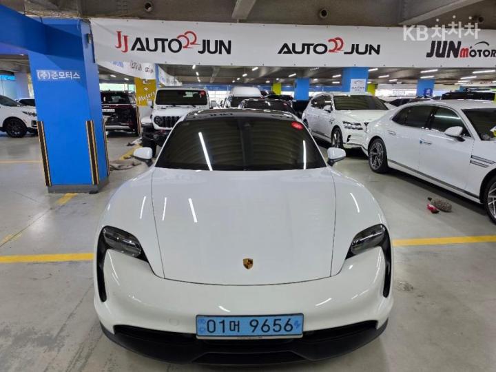 Porsche Taycan Base — foto 1