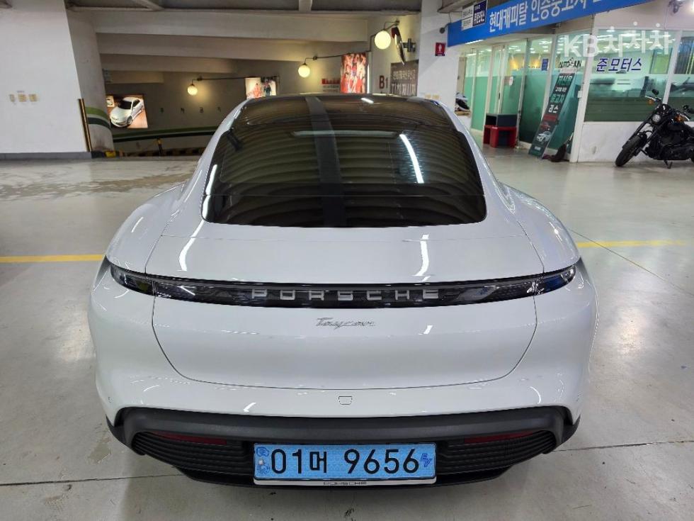 Porsche Taycan — miniaturë 4