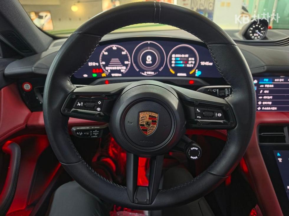 Porsche Taycan — miniaturë 8
