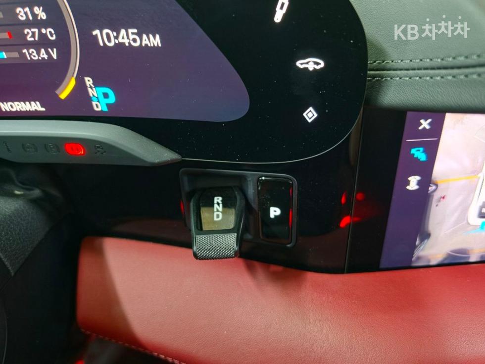 Porsche Taycan — miniaturë 13
