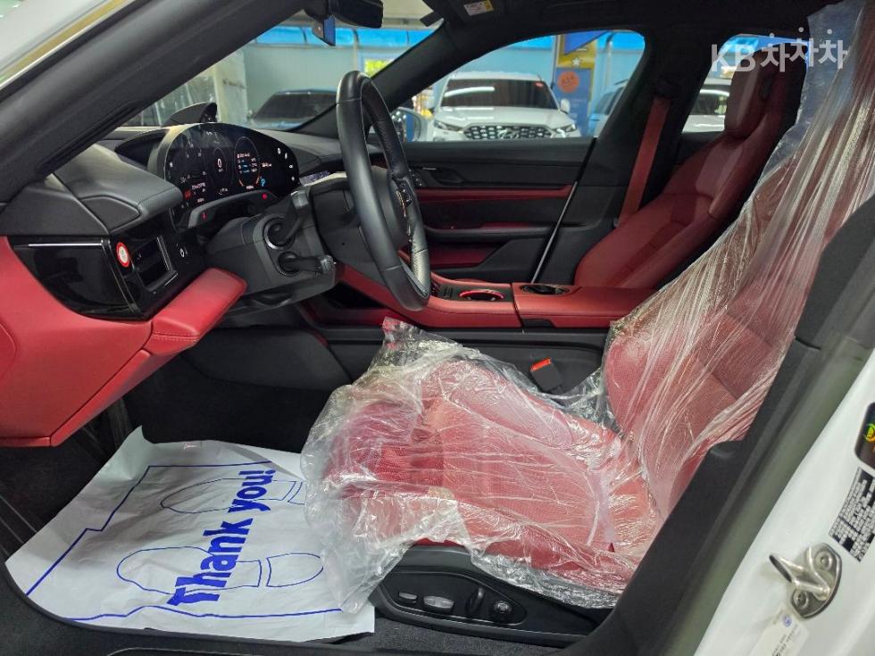Porsche Taycan — miniaturë 15