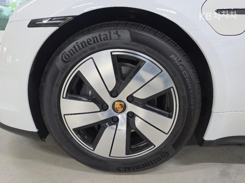 Porsche Taycan — miniaturë 26