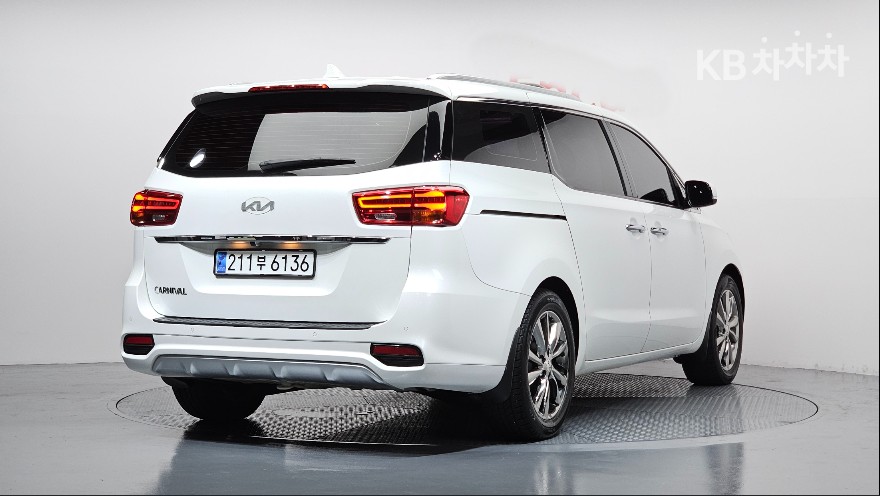 Kia Carnival — miniaturë 2