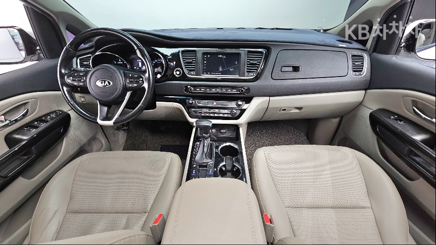 Kia Carnival — miniaturë 7