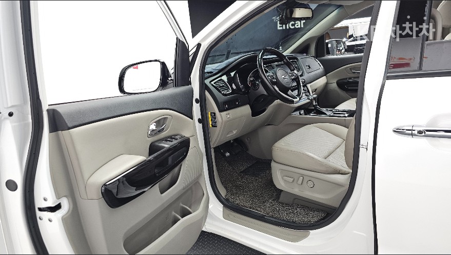 Kia Carnival — miniaturë 10