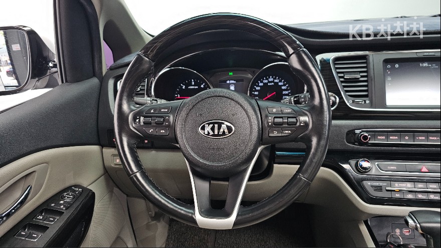 Kia Carnival — miniaturë 12
