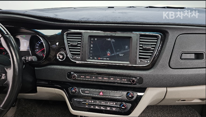 Kia Carnival — miniaturë 17
