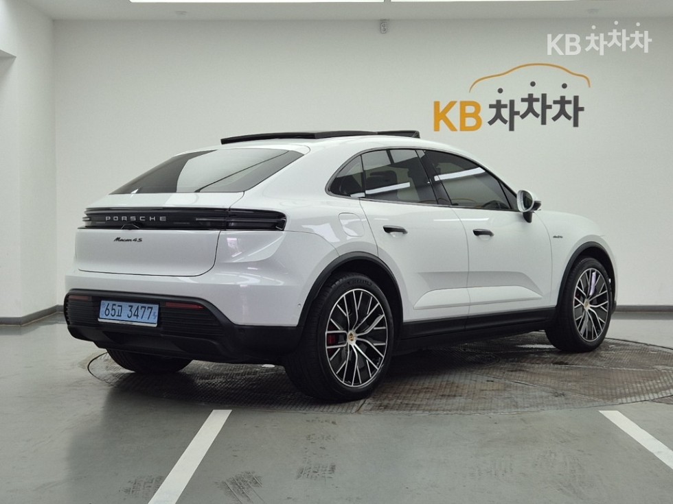 Porsche Macan — miniaturë 4