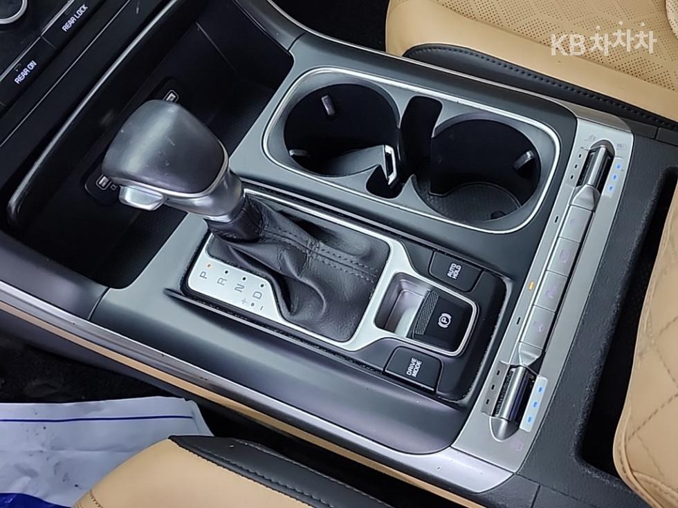 Kia Carnival — miniaturë 8
