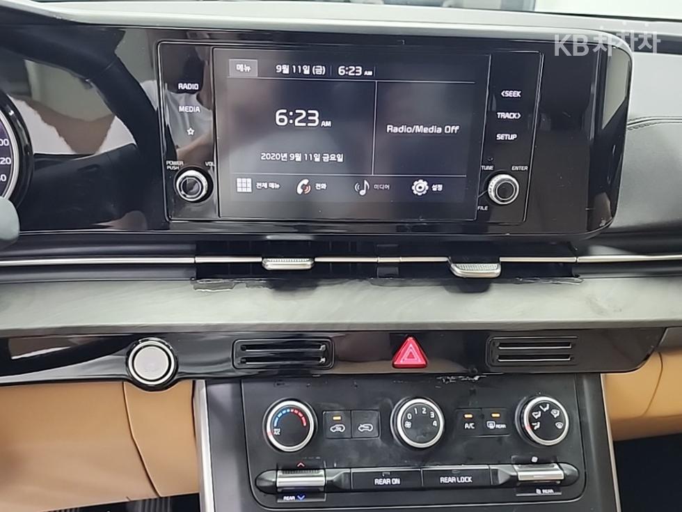 Kia Carnival — miniaturë 10