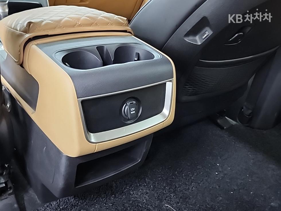 Kia Carnival — miniaturë 15