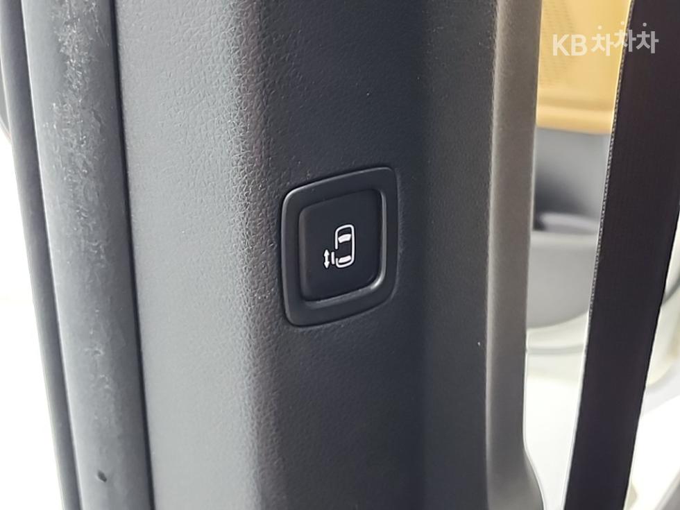 Kia Carnival — miniaturë 16