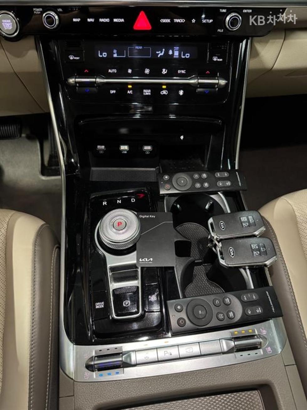 Kia Carnival — miniaturë 15