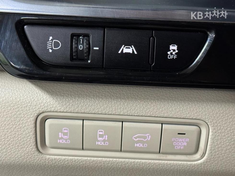 Kia Carnival — miniaturë 17