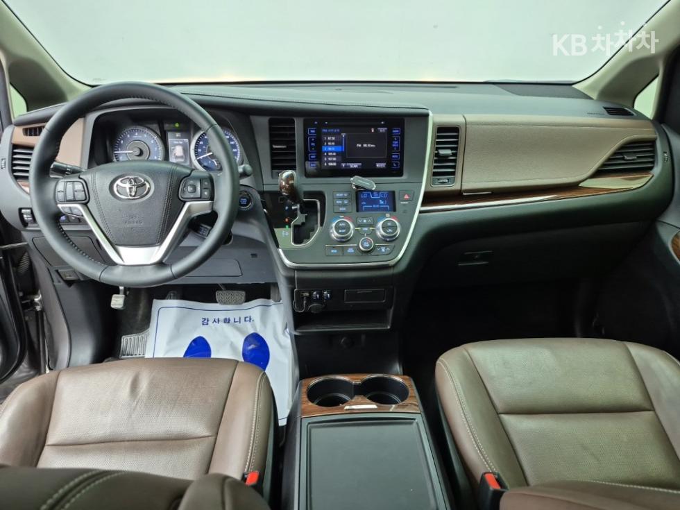 Toyota Sienna — miniaturë 5