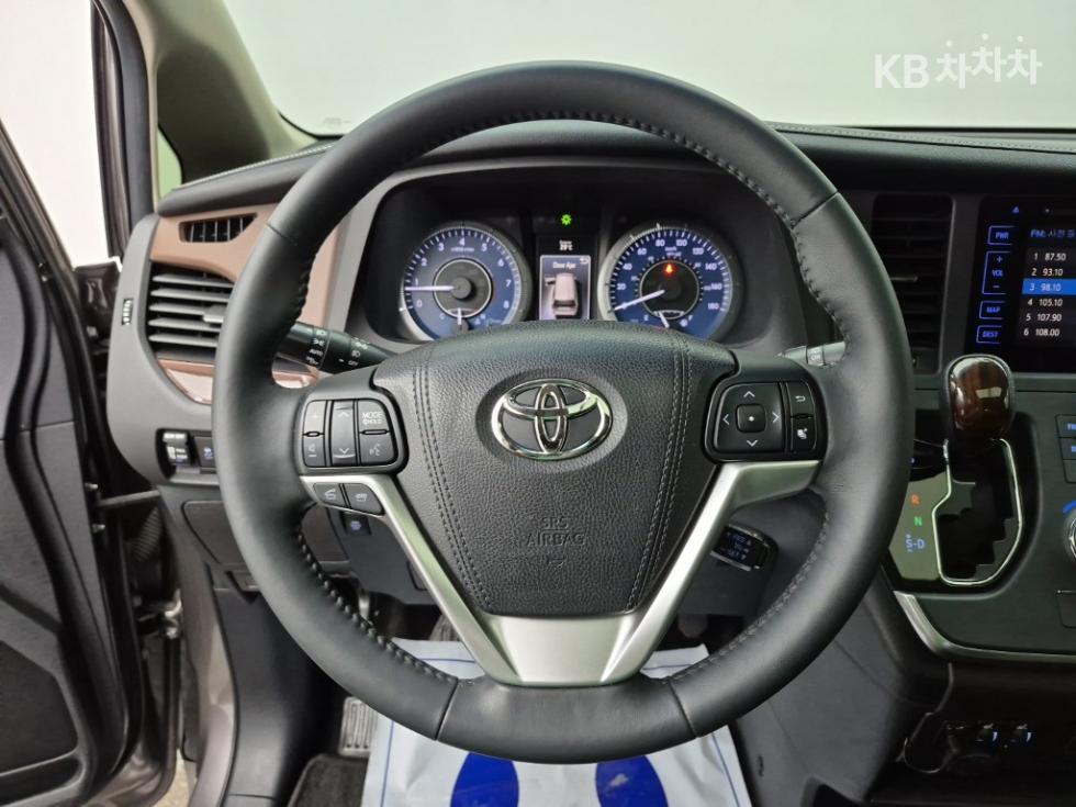 Toyota Sienna — miniaturë 9