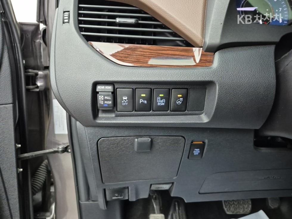Toyota Sienna — miniaturë 18