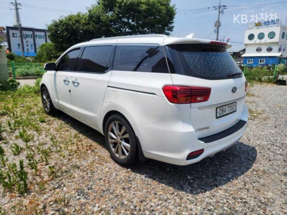 Kia Carnival — miniaturë 3