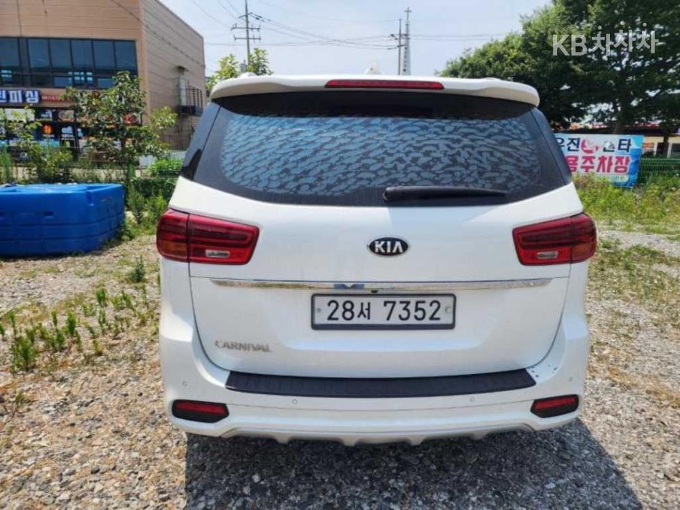 Kia Carnival — miniaturë 4